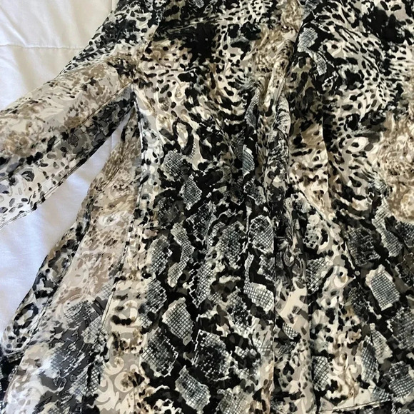 Alice + Olivia Athena snake print midi skirt - Picture 6 of 9